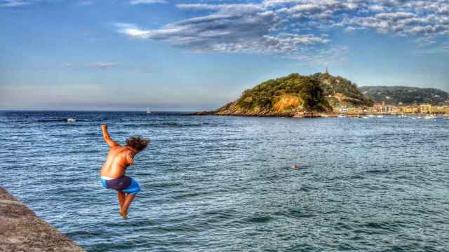 Salto a la Bahia de San Sebastian. / Euskadi.eus