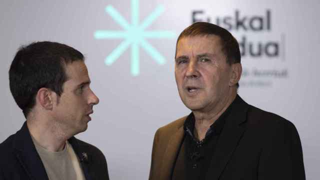 El coordinador general de EH Bildu, Arnaldo Otegi, y el director de programa de esta formacin, Pello Otxandiano.