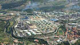 Vista area de la refinera de petrleo Petronor en Muskiz / CV