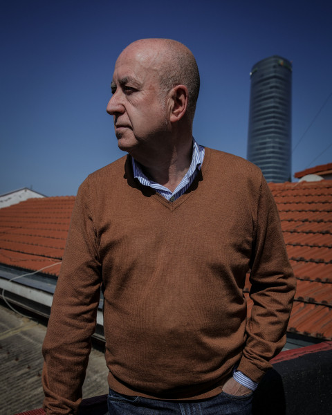 El secretario general de UGT Euskadi, Raúl Arza, con la Torre Iberdrola al fondo / Ainhoa Górriz