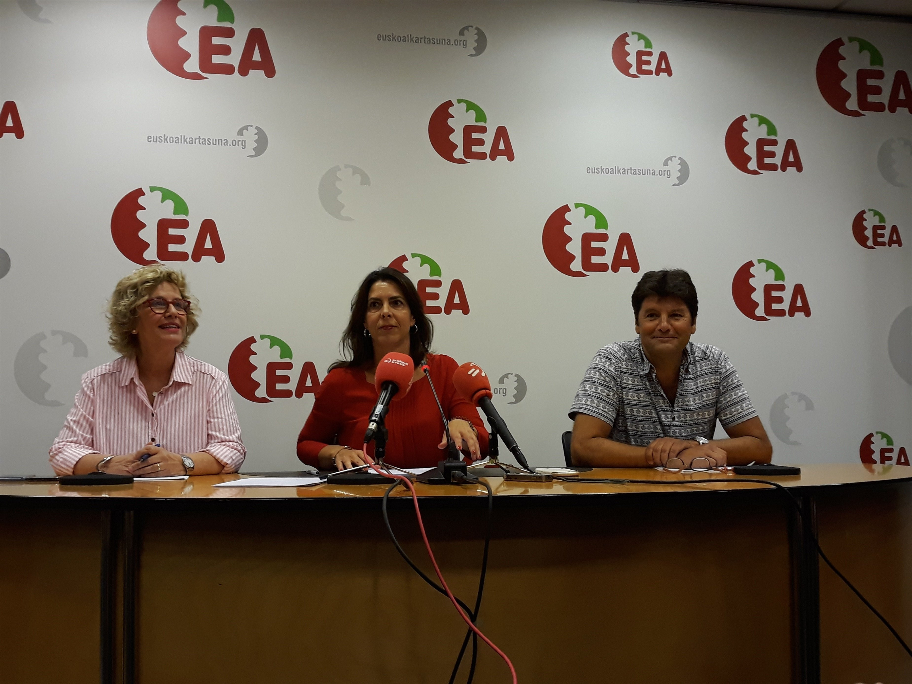 Miren Aranoa, Iratxe López de Aberasturi y Mikel Goenaga, sector crítico de EA. / EP