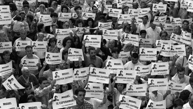 Manifestacin pidiendo la liberacin de Miguel ngel Blanco secuestrado por ETA en 1997.