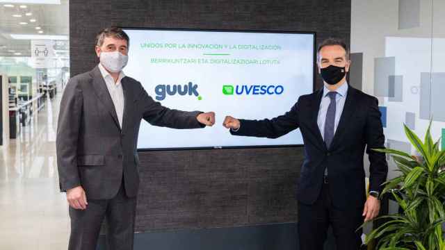 Jon Ander de las Fuentes, Presidente de Guuk, y Jos Ramn Fernndez de Barrena, consejero delegado de Grupo Uvesco.  / CV