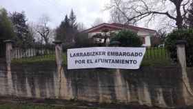 Vecinos de Mungia protestan por el plan de Larrabizker. / AU