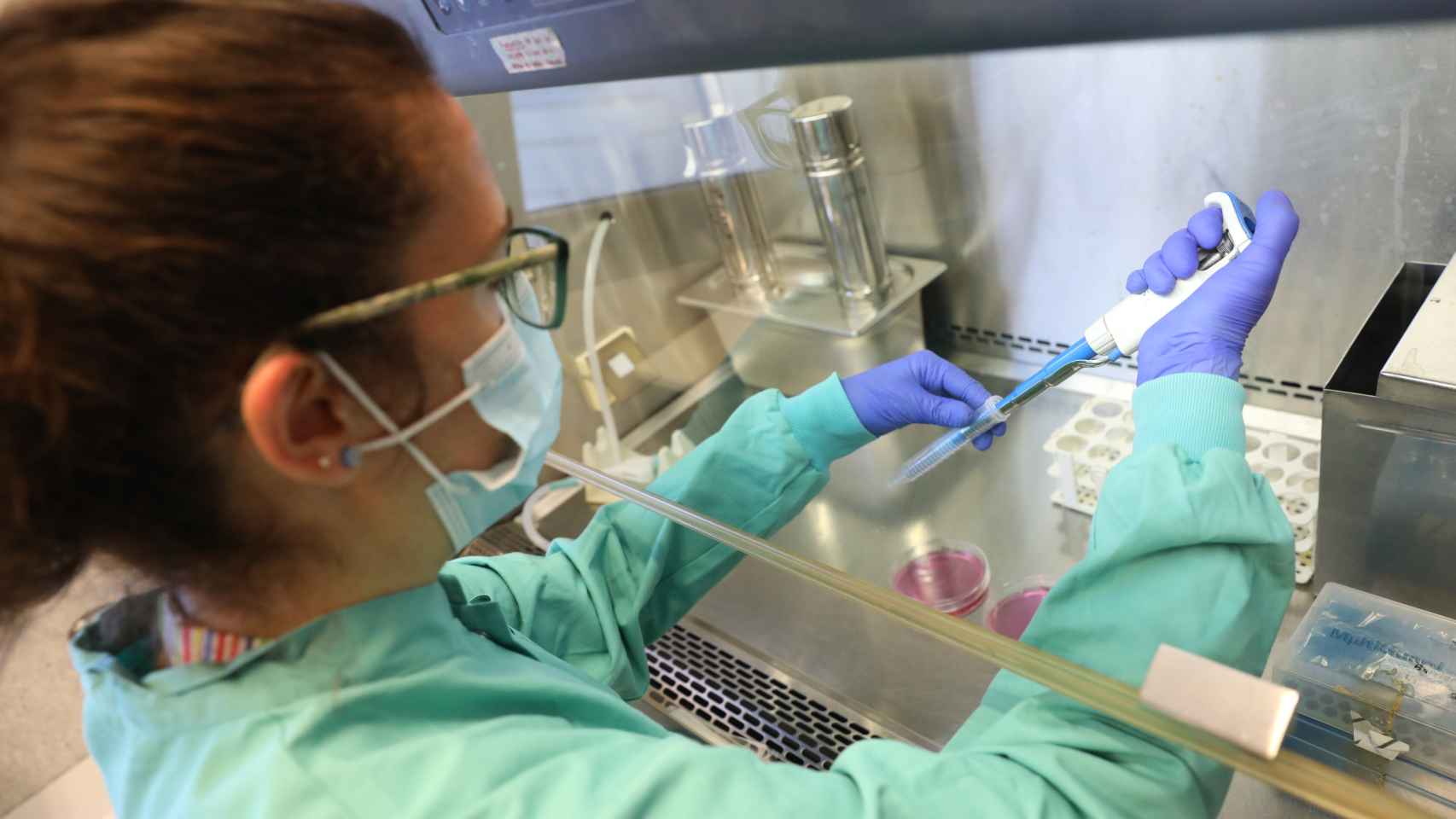 EuropaPress 3153243 biologa trabaja laboratorio centro biologia molecular severo ochoa campus (1)