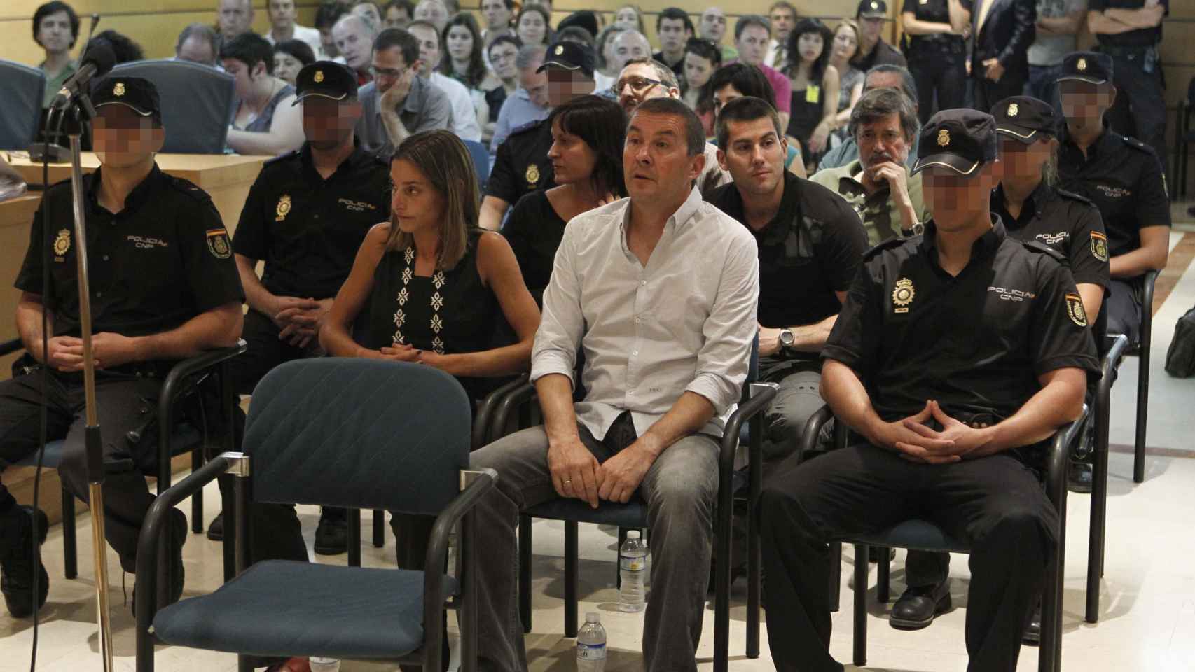 Arnaldo Otegi, junto al resto de acusados por el caso Bateragune, en una sesin del juicio. / EUROPA PRESS