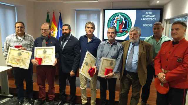 Los ertzainas homenajeados por Mila Esker. / Crnica Vasca