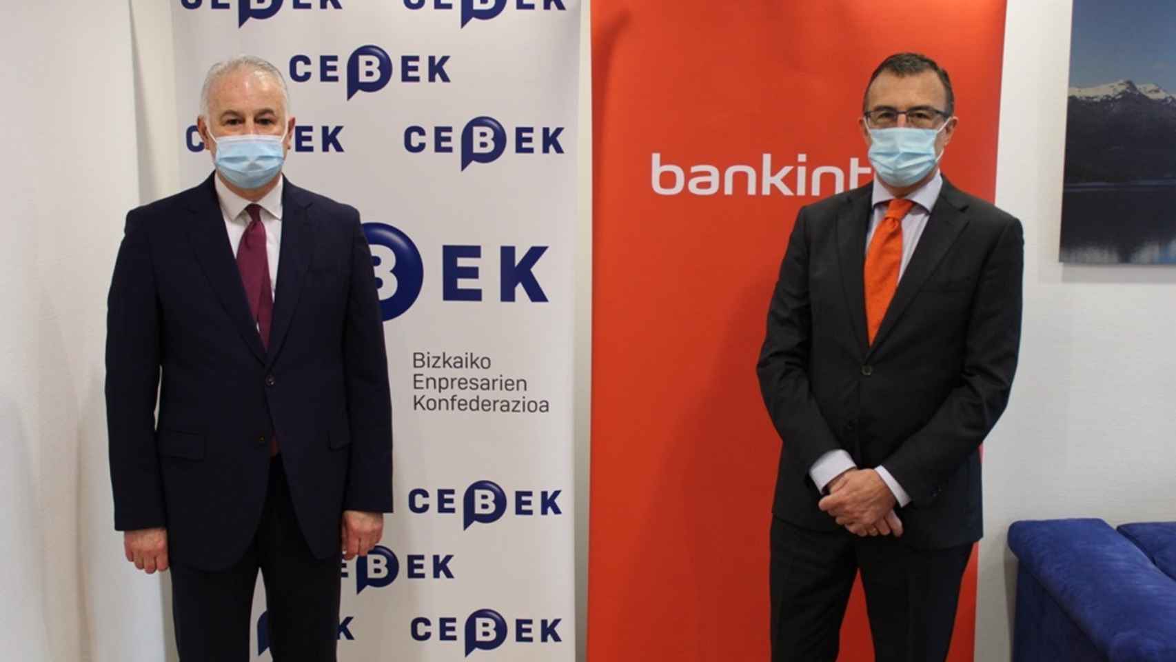 El secretario general de Cebek, Francisco Javier Azpiazu, y el director de Bankinter en Pas Vasco y Cantabria, Juan Manuel Astigarraga / EP