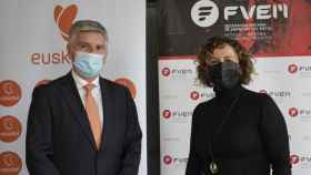 El presidente de Euskaltel, Xabier Iturbe, y Tamara Yage, presidenta de FVEM/ EP