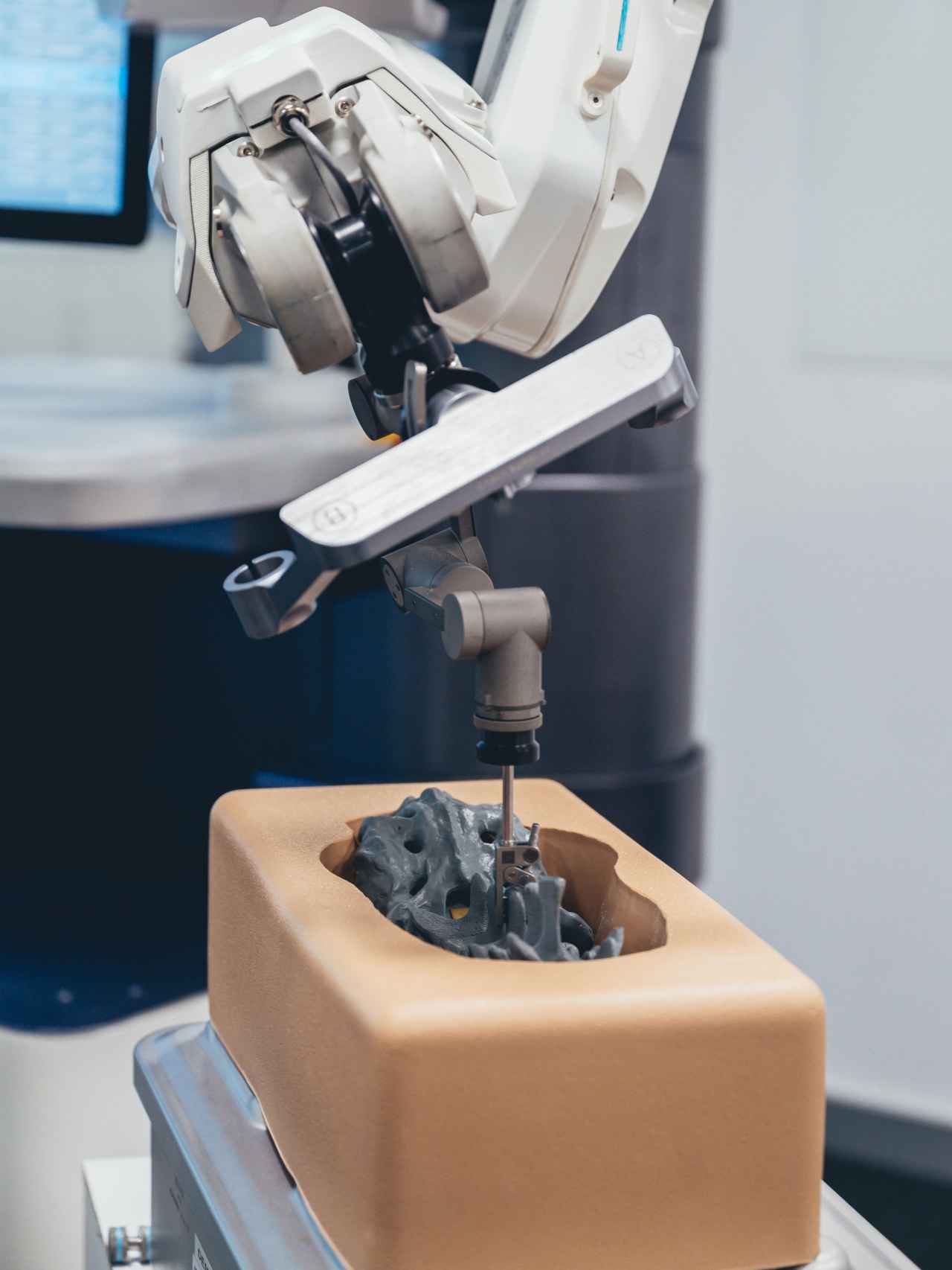 Robot quirúrgico / CIBER SURGERY
