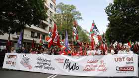 Manifestación convocada por UGT y CCOO por el Día Internacional del Trabajador este lunes en Bilbao / Luis Tejido - EFE