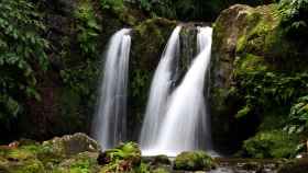 La cascada se encuentra cerca del Humedal de Saldropo.