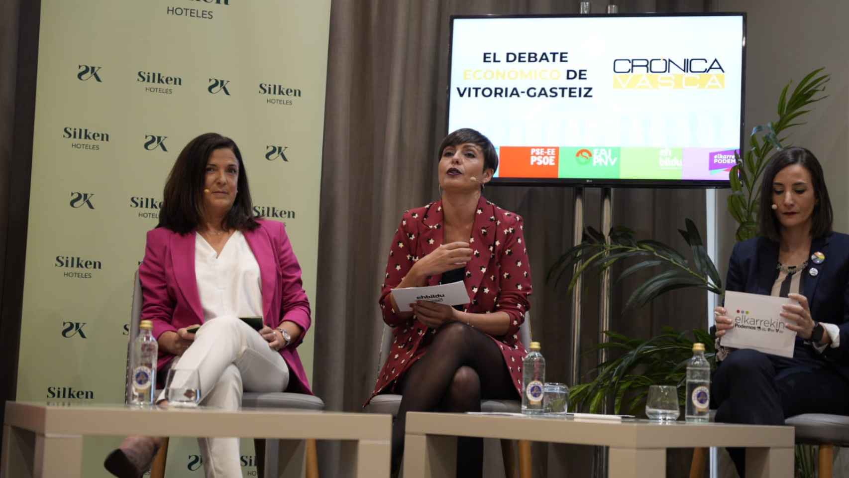 Beatriz Artolazabal, Rocío Vitero y Garbiñe Ruiz en el debate de Crónica Vasca / Luís Miguel Añón