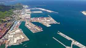 La primera planta de combustibles sintéticos llega al Puerto de Bilbao de la mano de Repsol y Aramco