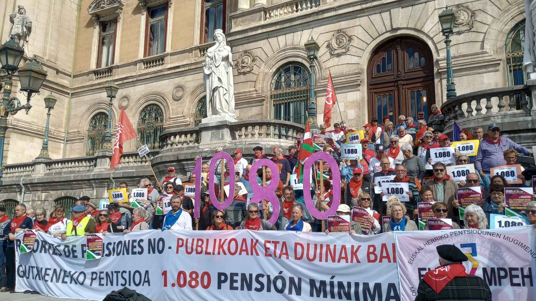 Concentración de pensionistas en Ayuntamiento de Bilbao / EUROPA PRESS