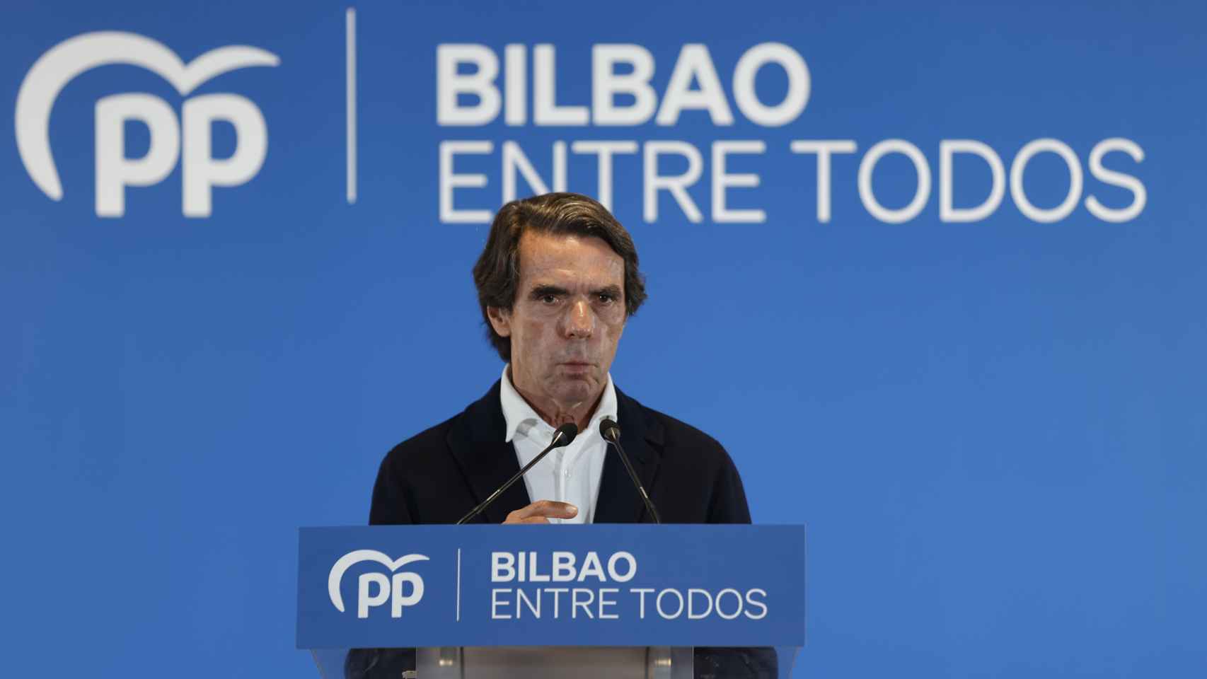 El expresidente del Gobierno José María Aznar, durante un mitin electoral en Bilbao / Luis Tejido - EFE