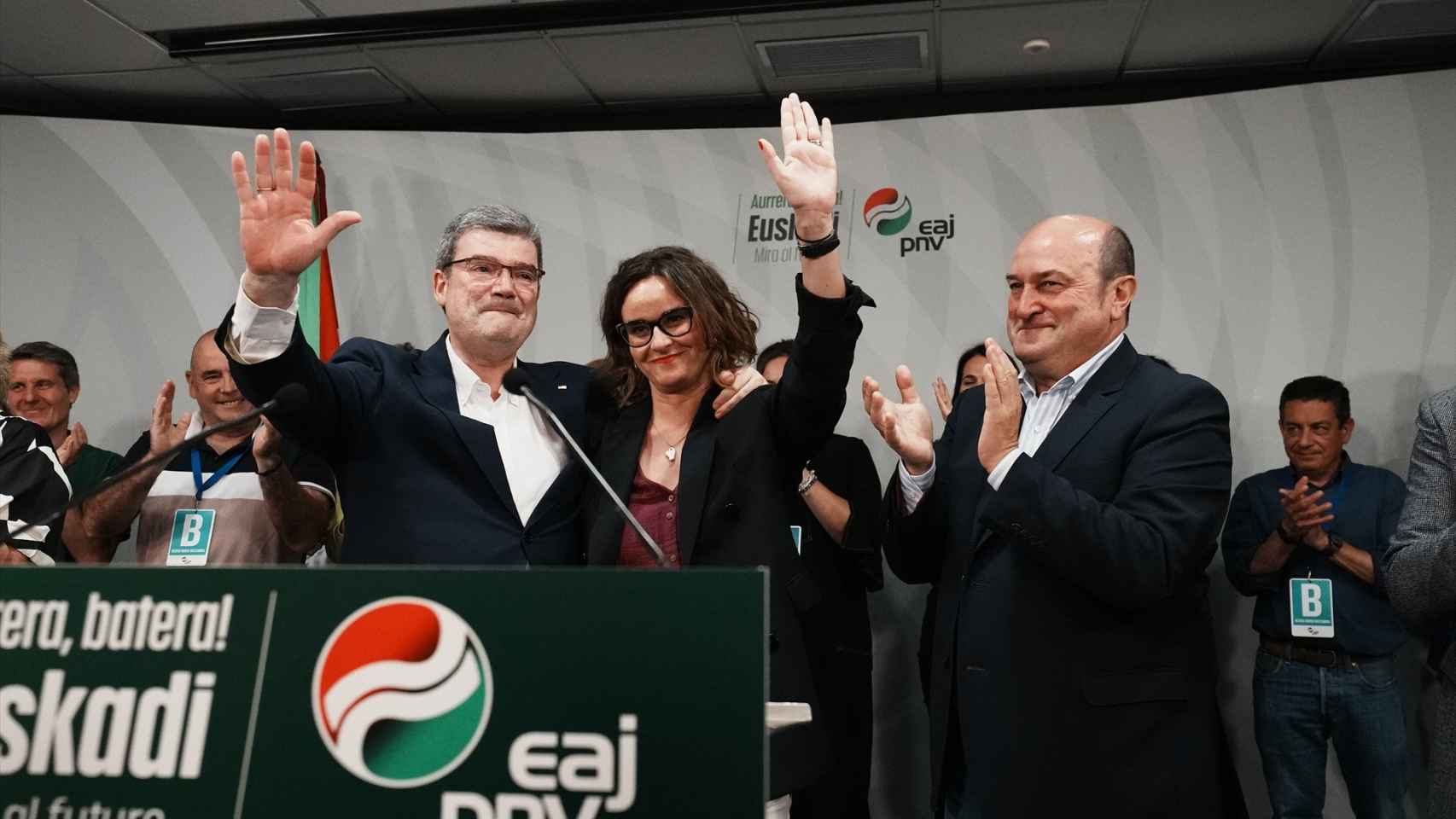 Aburto mantiene la 'makila' en Bilbao y EH Bildu da el 'sorpasso' a PSE como segunda fuerza