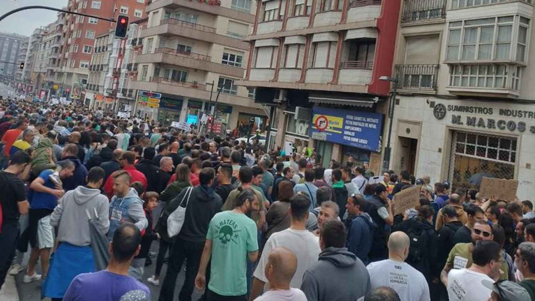 Cientos de trabajadores de Michelin marchan en Vitoria por un convenio digno