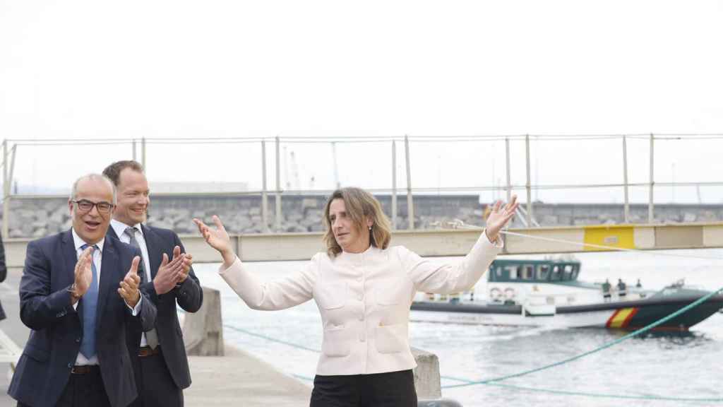 La ministra Teresa Ribera en la inauguración del molino flotante Demosath de Saitec en el Puerto de Bilbao / EP
