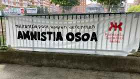 Imagen de la pancarta pidiendo la amnistía colgada en las redes sociales de la Fundación Fernando Buesa / Twitter