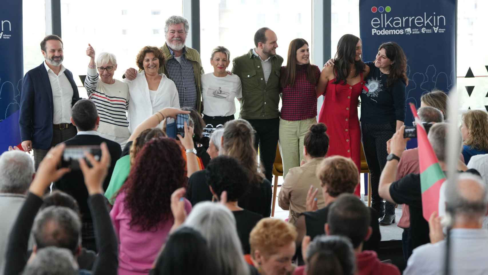 Pilar Garrido, Juatxo López de Uralde, Yolanda Díaz, Miren Gorrotxategi y otros representantes de Podemos Euskadi en un acto del partido / Unanue - Europa Press