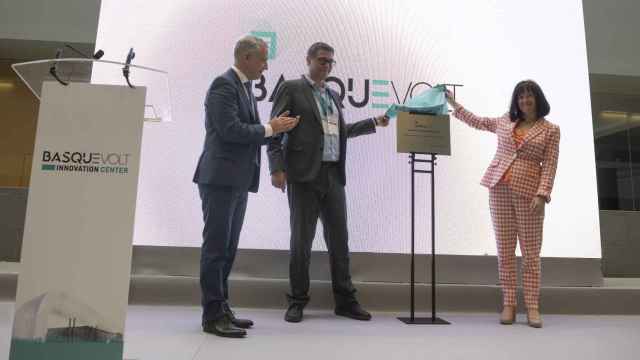 Urkullu en la inauguración del nuevo centro de I+D 'Basquevolt Innovation Center'.