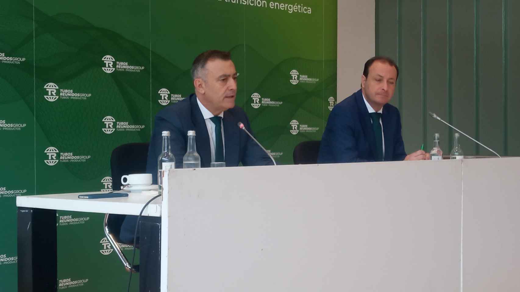 Fernando Irazusta, actual presidente de Tubos Reunidos, junto con Carlos López de las Heras, director general, en la presentación de los resultados de Tubos Reunidos del primer semestre de 2023.