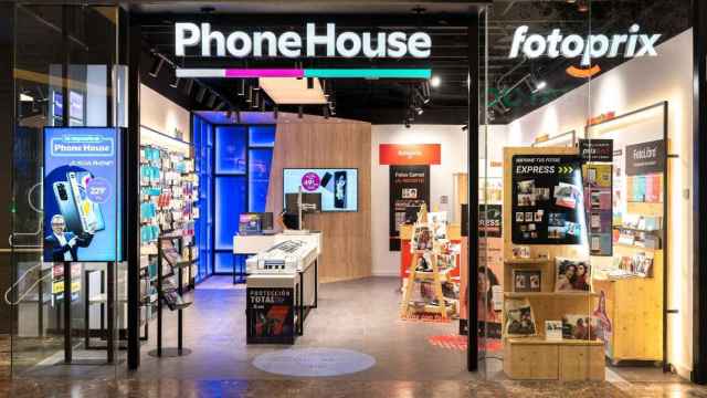 Una tienda de Phone House, propiedad de Dominion. / Twitter