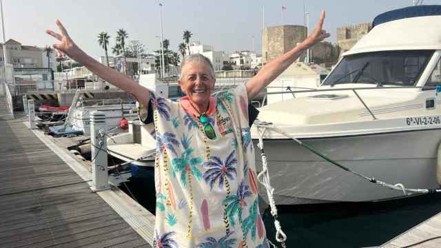 Una nadadora guipuzcoana de 77 años bate el récord de la mujer más longeva en cruzar el estrecho