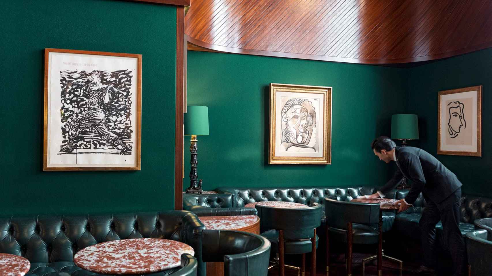 El bar/restaurante es un pequeño museo en que tomar un cóctel por 22 francos; el precio que cuesta una entrada a la galería / ZURICH TURISMO
