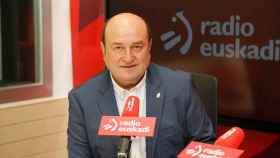 El presidente del PNV, Andoni Ortuzar, en una entrevista en Radio Euskadi.