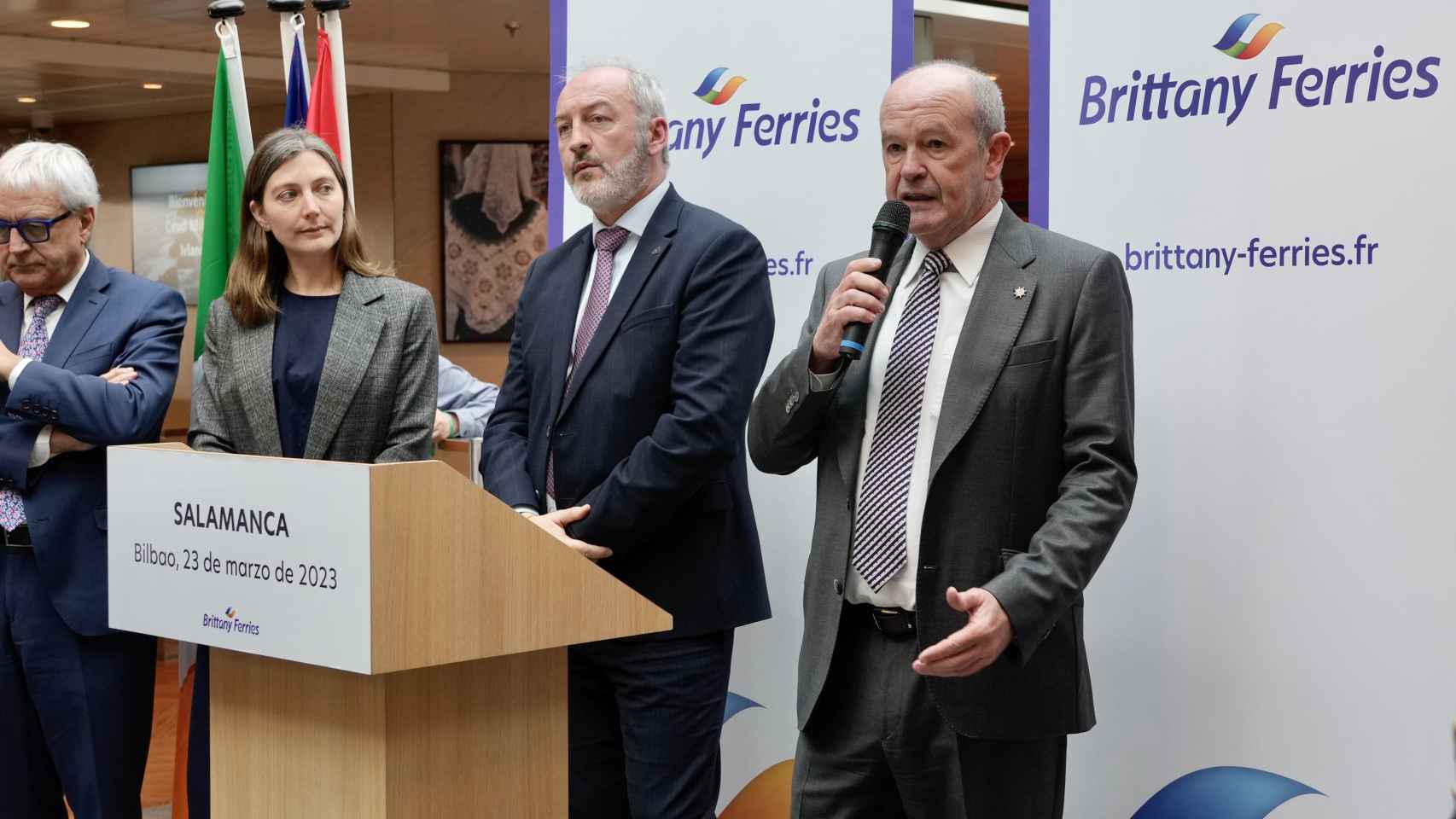 Representantes de la compañía marítima bretona Brittany Ferries.