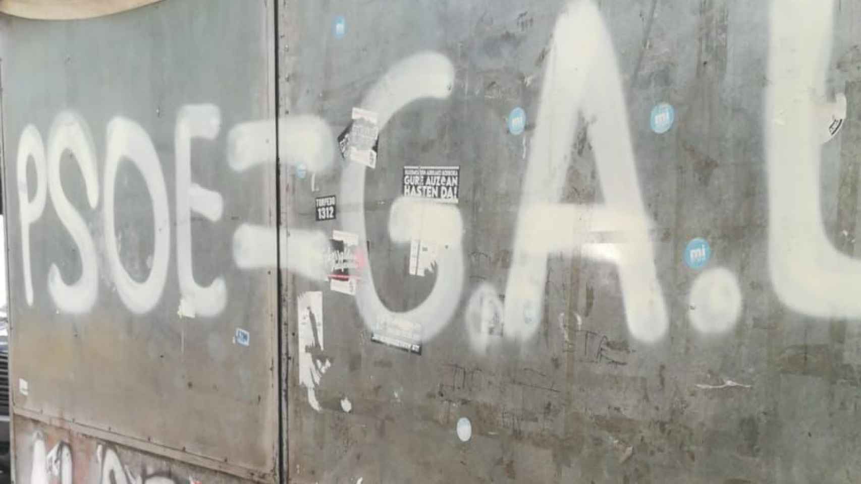 Atacan la txosna del PSE en las campas de Arrate en Eibar con pintadas sobre los GAL