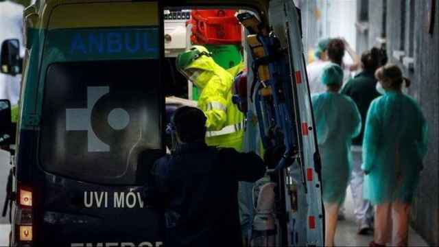 Ambulancia de Osakidetza, en la entrada de un hospital/ EFE