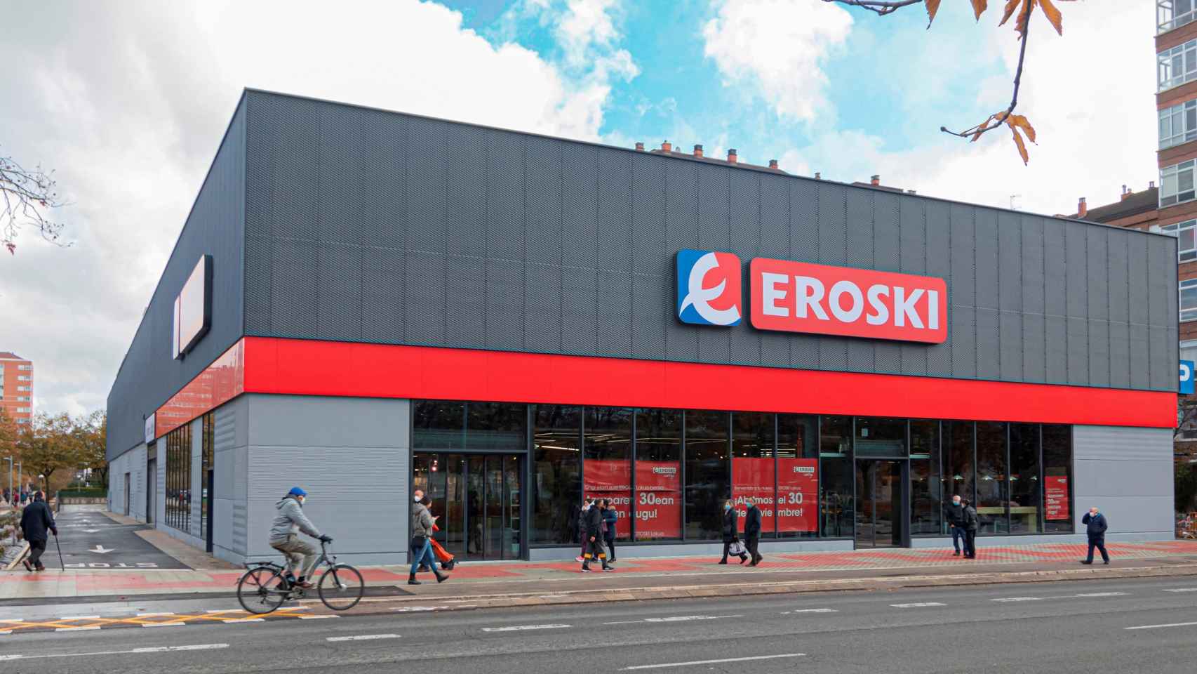 Supermercado sostenible en el barrio de Lakua-Arriaga (Vitoria Gasteiz) / EROSKI