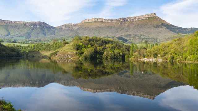 La naturaleza que rodea el pueblo.