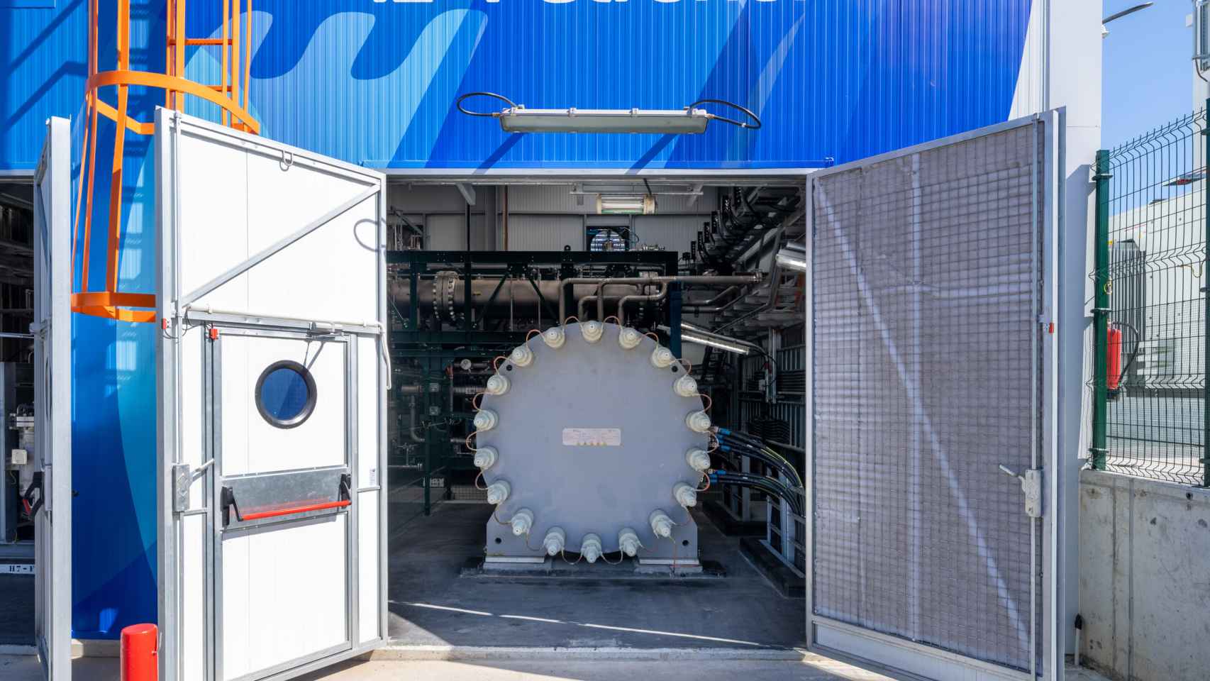 Electrolizador de 2,5 kW de potencia puesto en marcha por Petronor en Muskiz.