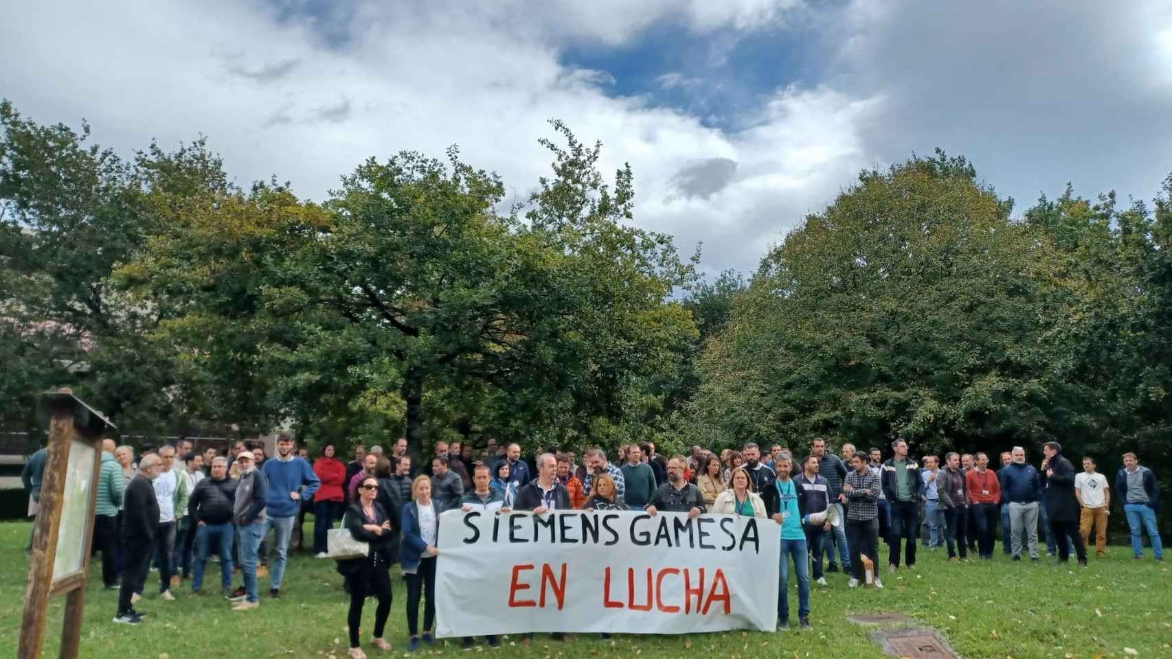 Concentración de trabajadores de Siemens Gamesa ante la sede de Zamudio (Bizkaia) / CCOO