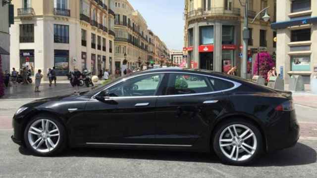 Un coche de la marca Tesla.