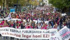 Miles de familias recorren San Sebastián en contra de la nueva ley de Educación/EFE/Javi Colmenero