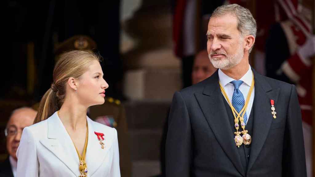 Imagen del acto de juramento de la Princesa de Asturias a la que ha asistido su padre, el Rey Felipe VI.