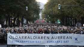 Miles de personas se concentran en Euskadi para exigir el cese de los ataques judiciales contra el euskera