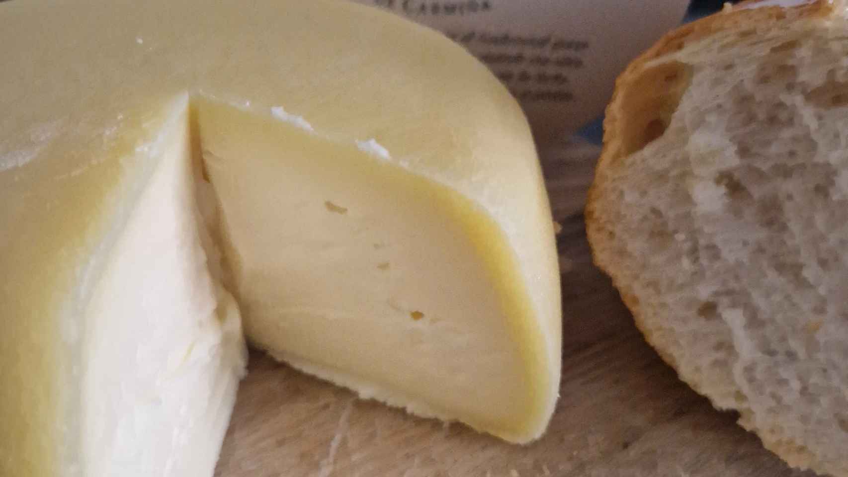 Menos conocido que sus lácteos y derivados, son los quesos que comercializa Casa Grande de Xanceda que también ha recuperado la tradición de queso curado en cebada / A. VIRI
