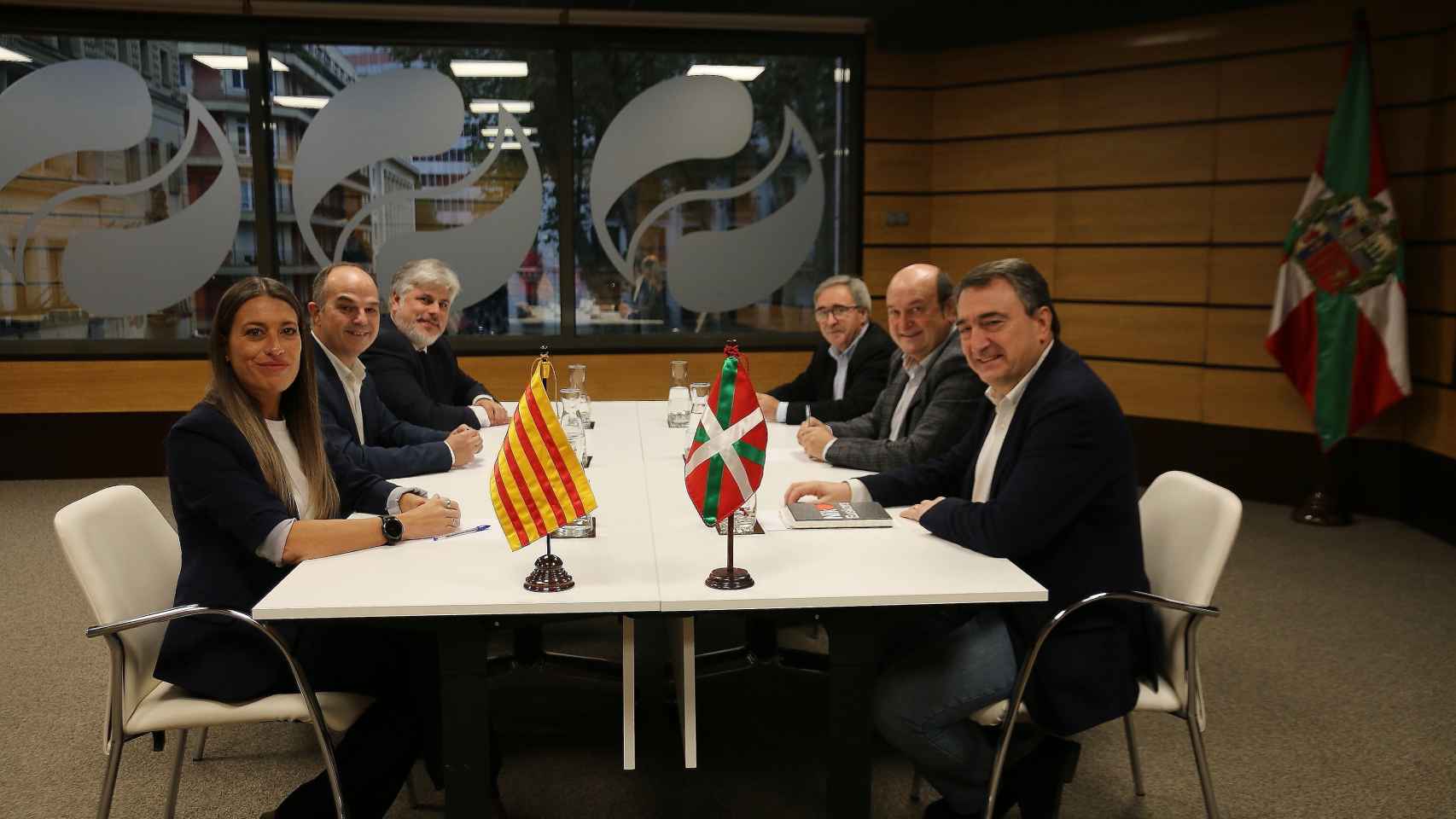 Las delegaciones del PNV y Junts en su reunión en Bilbao / PNV-EAJ