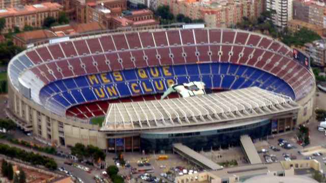 Imagen aérea del Camp Nou, en cuyos alrededores se produjo el apuñalamiento por la espalda de un hincha del PSG