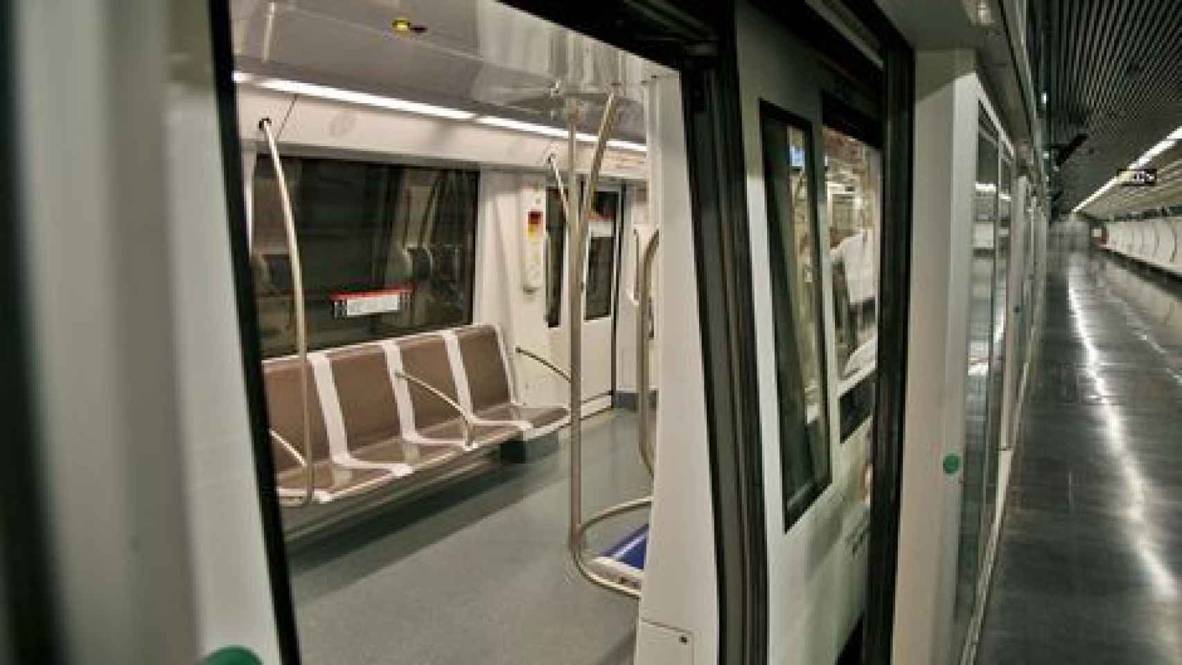 Metro de la línea L9 de Barcelona / EFE