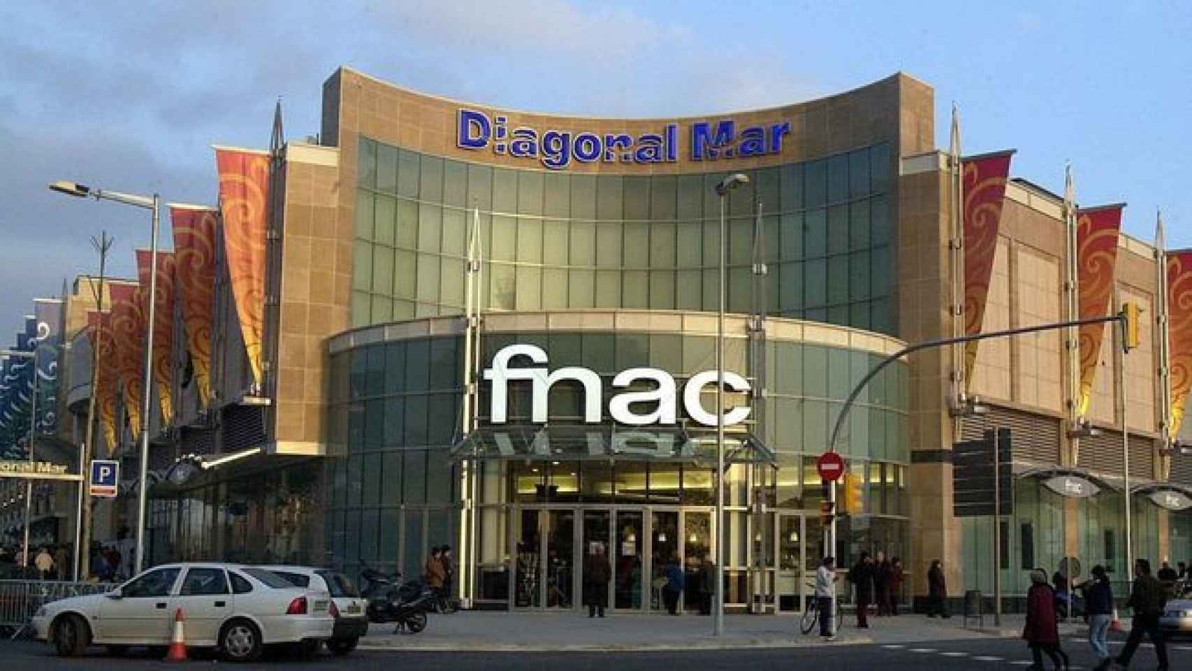 El centro comercial de Diagonal Mar, al final de la avenida / LUÍS GENÉ - EFE