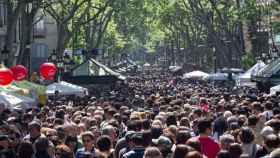 La Rambla de Barcelona abarrotada de gente / EFE