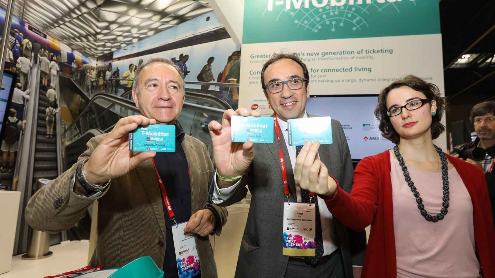 Antoni Poveda, Josep Rull y Mercedes Vidal en el MWC / Europa Press