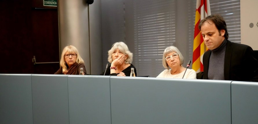 Jaume Asens presenta la querella junto a las hermanas de Salvador Puig Antich, Carme Inma y Montse / DGM
